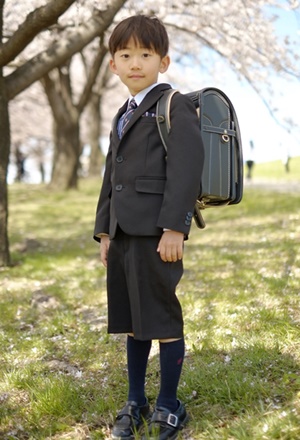 小学校入学式で男の子の服装は上着が必要 スーツ以外は浮く あるある情報